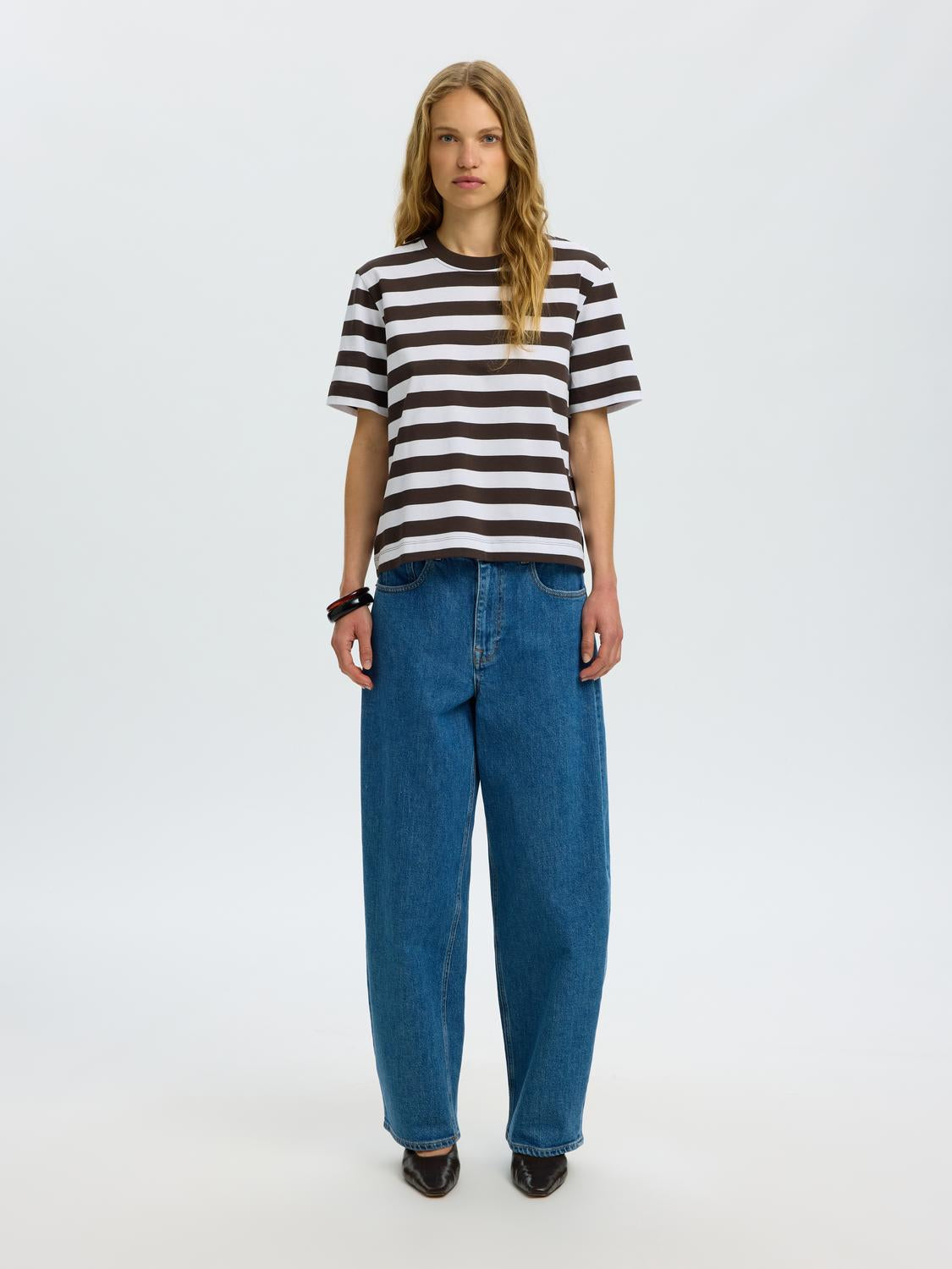 model_shot-front_full